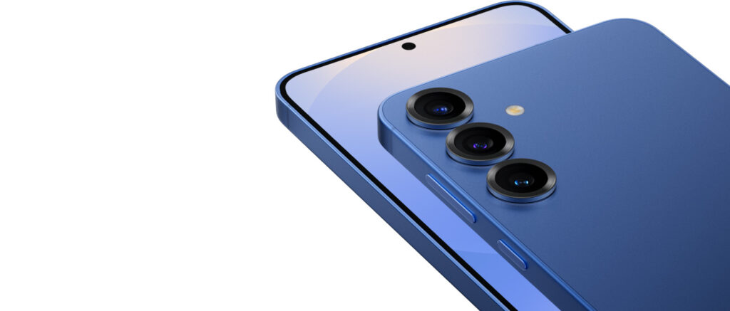 Close-up of Samsung Galaxy S25 Ultra's triple camera system and display edge